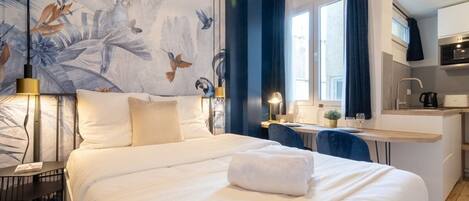 Bureau, fer et planche Ă repasser, accĂšs Internet, draps fournis