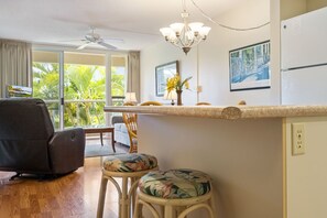 Interior - Kihei Paradise! 1bed/2baths, 5 mins to beach (Kihei)