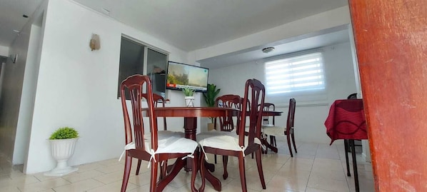 32-inch Smart TV with cable channels - Hotel 507 Inn (Mejillones)