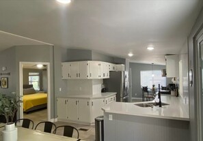 冰箱、微波炉、烤箱、炉灶