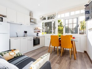 Réfrigérateur, micro-ondes, four, cafetière/bouilloire