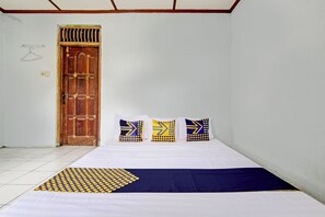 Habitación triple económica | Wifi gratis y ropa de cama
