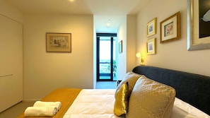 City Apartment, 3 Bedrooms, Ocean View