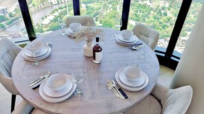 Departamento urbano, 3 habitaciones, vista al océano | Servicio a la habitación