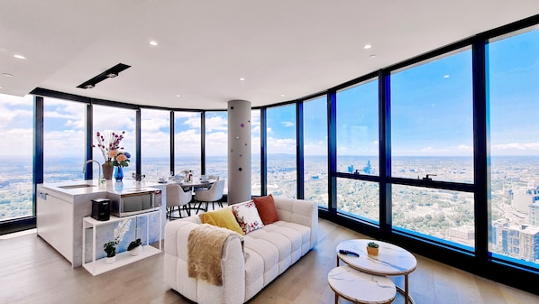 City Apartment, 3 Bedrooms, Ocean View | Living area