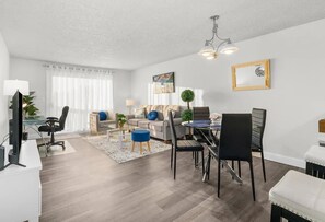 Interior - Casa Bella Homes-top floor condo unit, centrally located, home away from home (Federal Way)