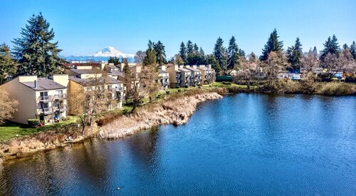 Casa Bella Homes-top floor condo unit, centrally located, home away from home