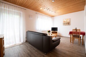 Fernseher, Tischtennisplatte