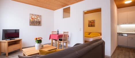 Tv och ett bordtennisbord