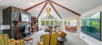 Spring Break/Great for World Cup Groups/30 Minutes to Mercedes-Benz/Sleeps 12/Private Pool