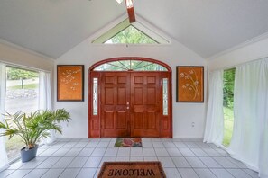 Interior - Summer Vacy/Great for World Cup Groups/30 Minutes to Mercedes-Benz/Sleeps 12/Private Pool (Jonesboro)