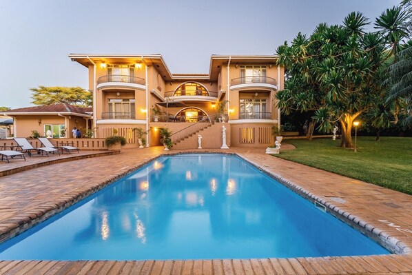 Front of property - The Victorian Manor (Victoria Falls)