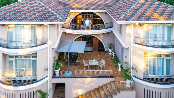 Terrace/patio - The Victorian Manor (Victoria Falls)