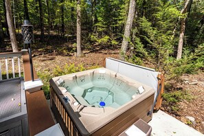 Tina de hidromasaje al aire libre