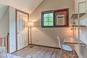 Interior - Hot Tub Secluded Fire Pit Hammock (Stroudsburg)