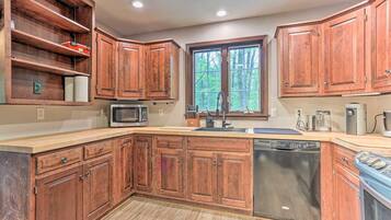 KylskÄp, mikrovÄgsugn, ugn och spishÀll