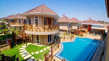 6 piscines a l'aire lliure