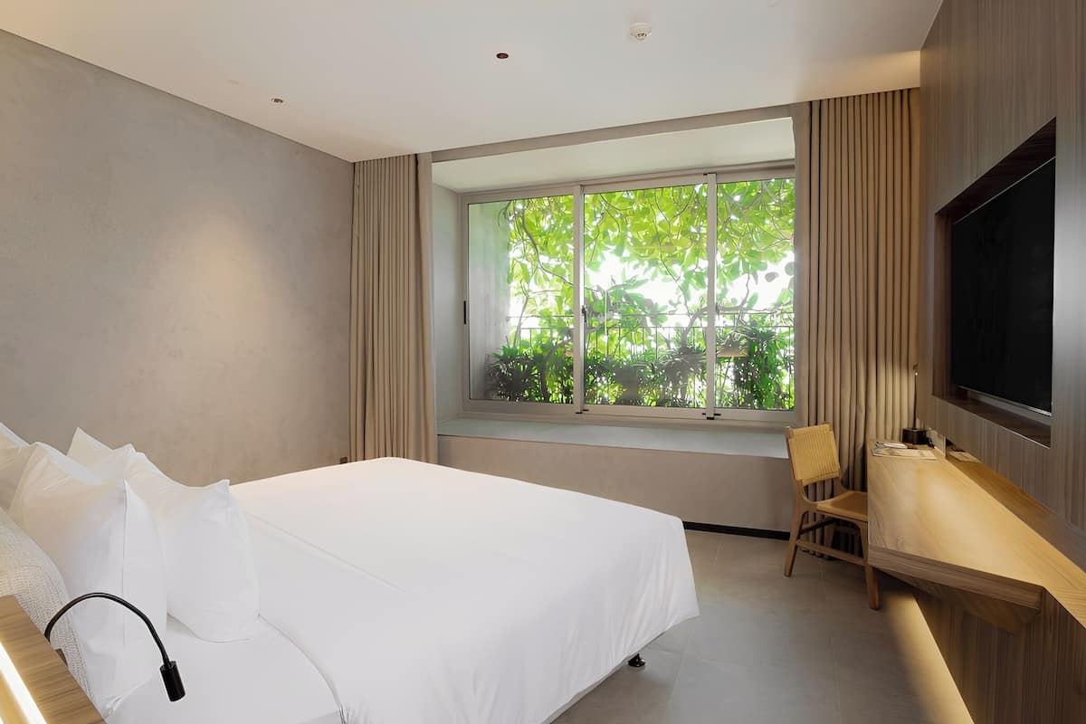 Premium bedding, minibar, desk, laptop workspace