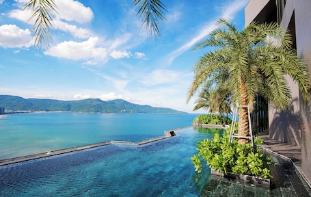 2 outdoor pools