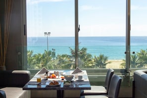 Desayuno buffet incluido todos los días 