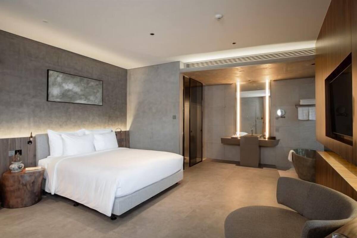 Premium bedding, minibar, desk, laptop workspace