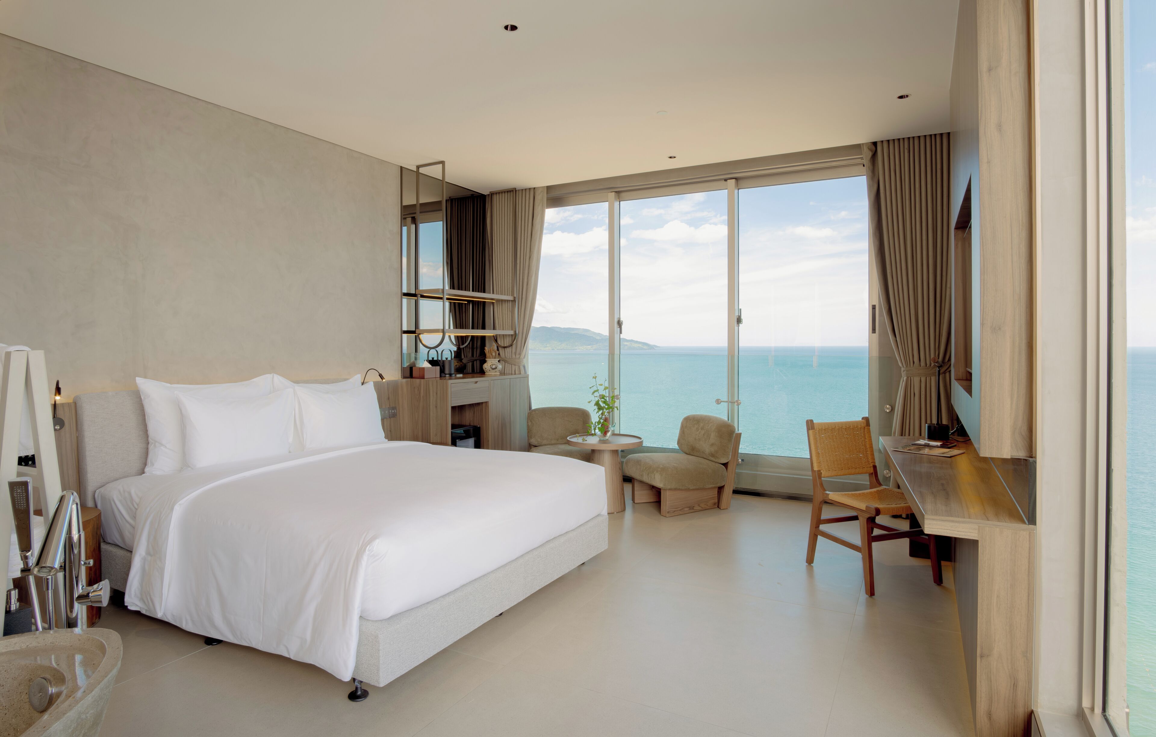 Panorama Executive Suite Free Daily High Tea | Premium bedding, minibar, desk, laptop workspace