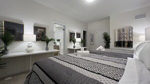 4 bedrooms, iron/ironing board, WiFi, bed sheets - Elegant Whole Townhome In Woodbridge Estate Vaughan (Vaughan)