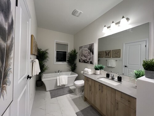 Elegant Whole Townhome In Woodbridge Estate Vaughan 
