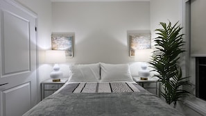 4 bedrooms, iron/ironing board, WiFi, bed sheets - Elegant Whole Townhome In Woodbridge Estate Vaughan  (Vaughan)