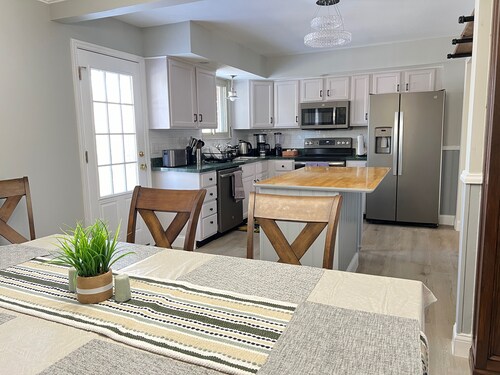 4 Bedroom, 2.5 bathroom Spacious House in Kettering