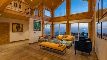 Wooden chalet - 4bhk with gazebo and Terrace | Premium bedding, desk, free WiFi, bed sheets