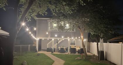 Elegant three-bedroom cozy family house 10-minute walk to downtown Wyandotte