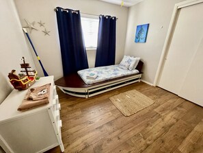 3 chambres, bureau, Wi-Fi gratuit, draps fournis