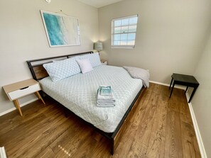 3 bedrooms, desk, free WiFi, bed sheets