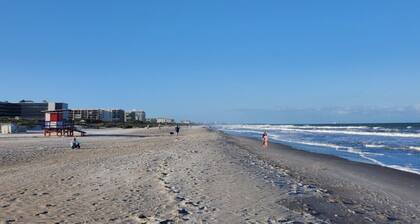 🏖️ Coconut River Retreat – On the Water & Close to the Sand