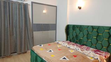 3 chambres, fer et planche à repasser, Wi-Fi, draps fournis