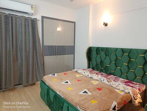 3 bedrooms, iron/ironing board, WiFi, bed sheets - BnBBuddy- Aarohi Homes@3bhk West Delhi (New Delhi)