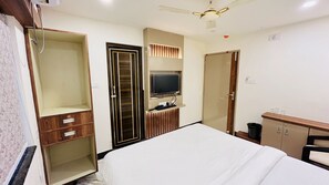 Double Room | Desk, free WiFi - Maa Gouri Central (Bhubaneshwar)