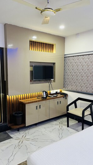 Room | Desk, free WiFi - Maa Gouri Central (Bhubaneshwar)