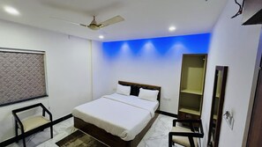 Room | Desk, free WiFi - Maa Gouri Central (Bhubaneshwar)