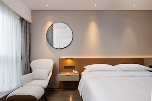 Standard King Room | Minibar, in-room safe, individually decorated, desk - Leeden Hotel Hangzhou (Hangzhou)