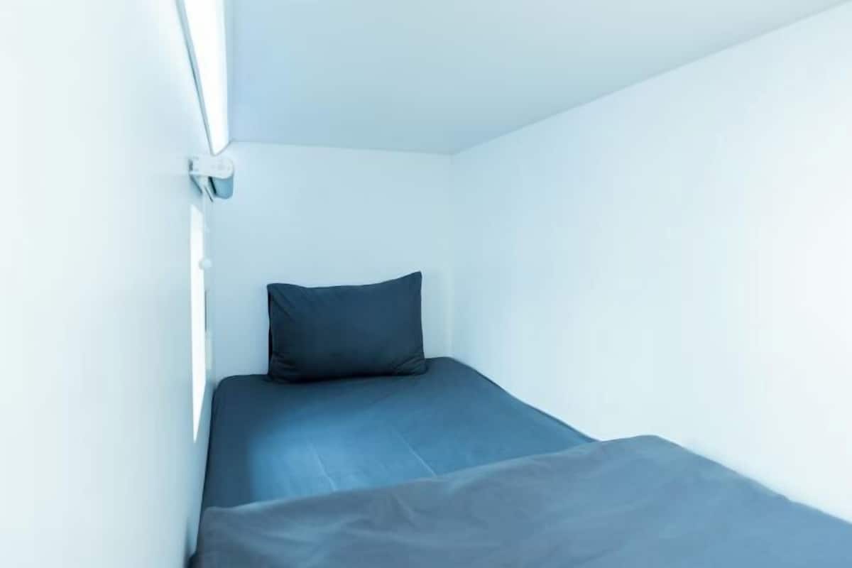 1 dormitorio, escritorio, espacio para trabajar con un portátil
