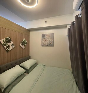 Signature-Apartment, 1 Queen-Bett und Schlafsofa, Poolblick | 1 Schlafzimmer, individuell dekoriert, individuell eingerichtet