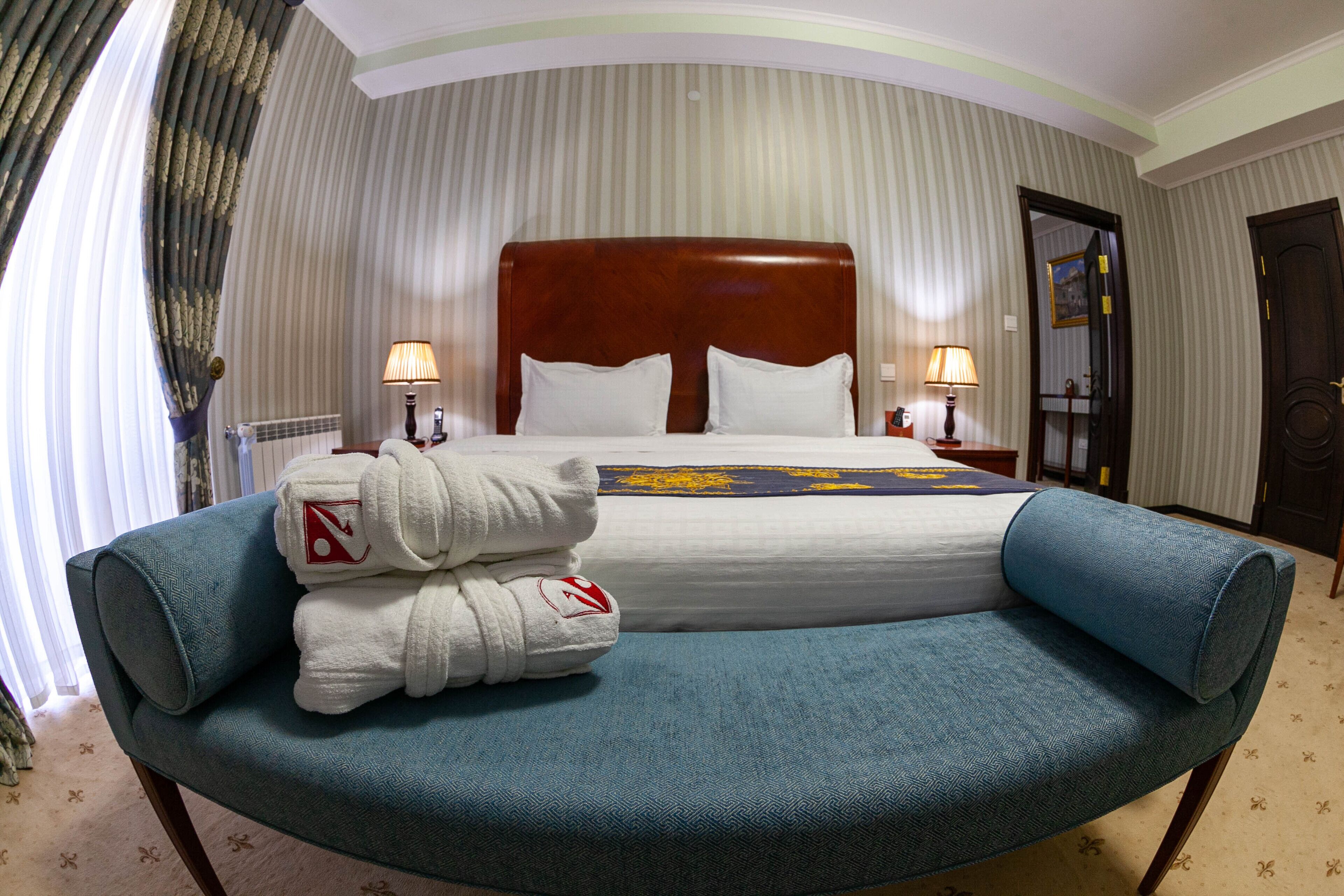 Luxury Suite | Hypo-allergenic bedding, minibar, desk, laptop workspace