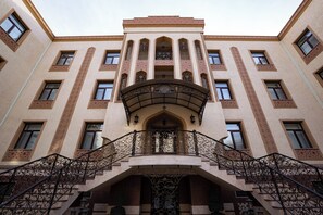 Garden - Zargaron Plaza (Bukhara)