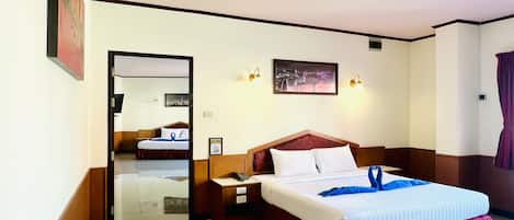 Suite familiar | Escritorio, wifi gratis y ropa de cama