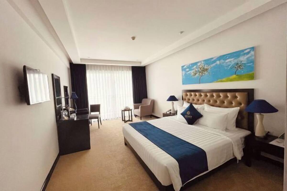 Bộ đồ giường kháng dị ứng, minibar với thức ăn, đồ uống miễn phí 