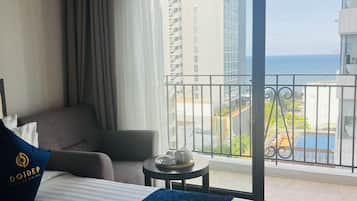 Junior-Zweibettzimmer | Allergikerbettwaren, Minibar (mit einigen kostenlosen Artikeln)