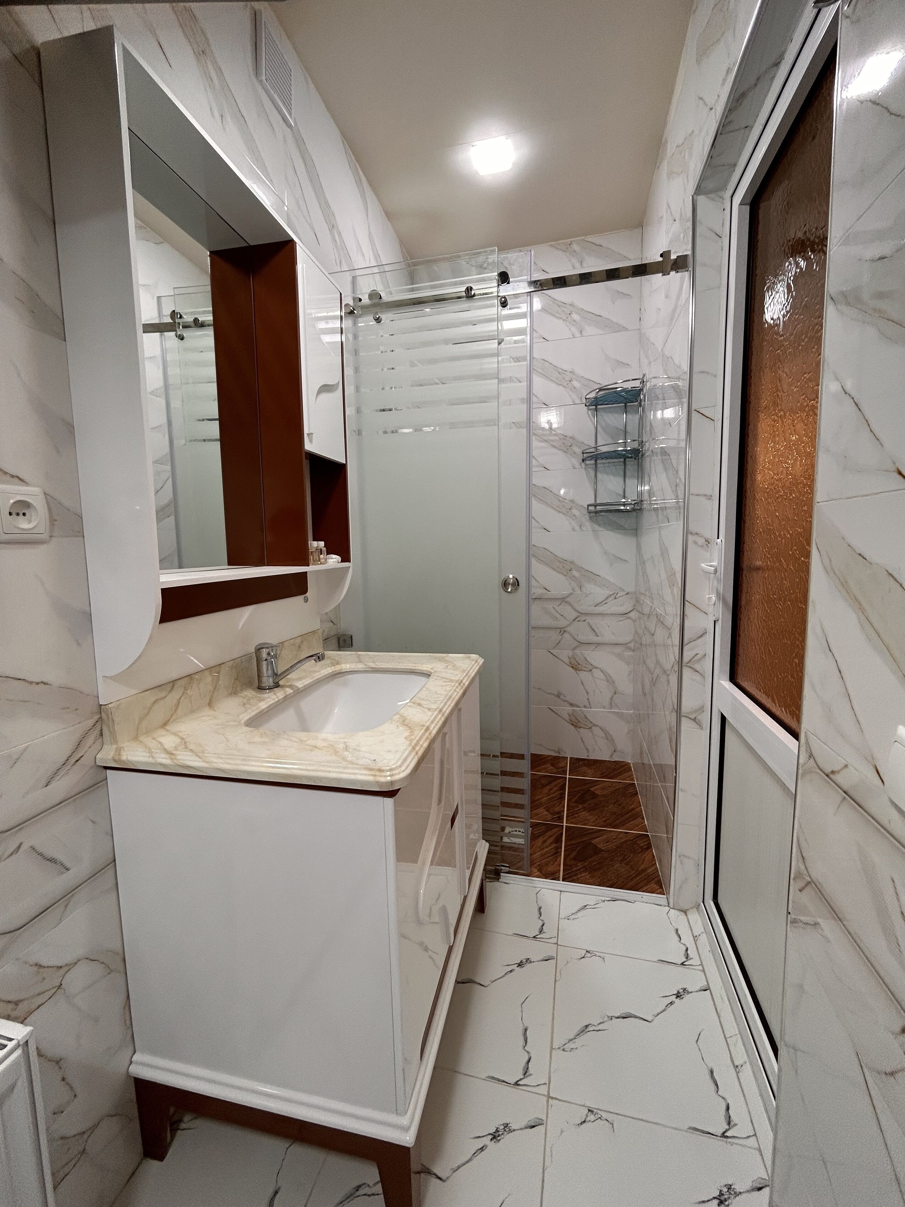 Comfort Twin Room | Bathroom | Shower, free toiletries, hair dryer, towels