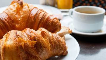 Daily continental breakfast (EUR 9.50 per person)